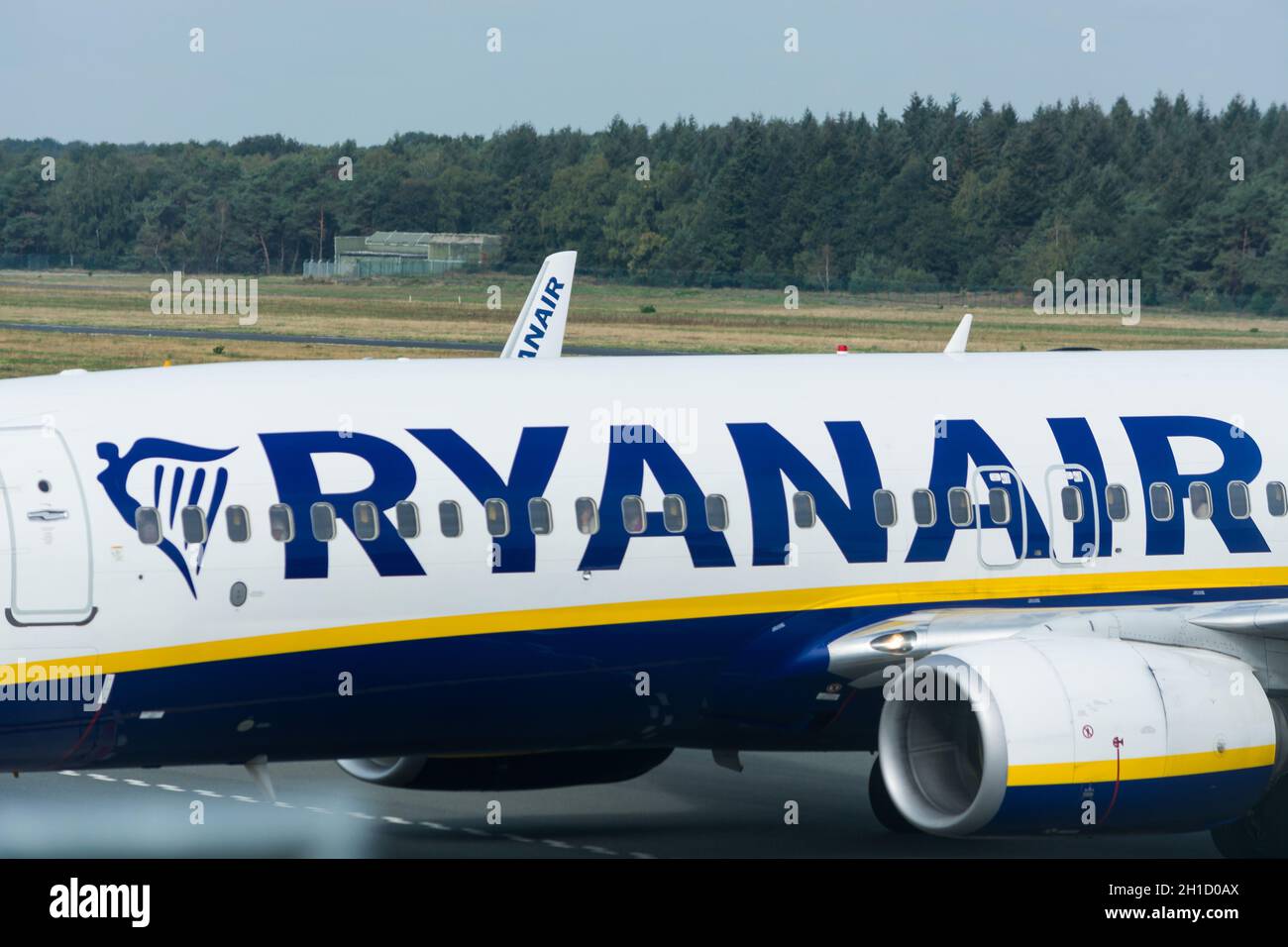 WEEZE, NRW, GERMANIA - 10 SETTEMBRE 2018: Aereo della compagnia aerea Ryanair sulla pista dell'aeroporto di Weeze. Foto Stock