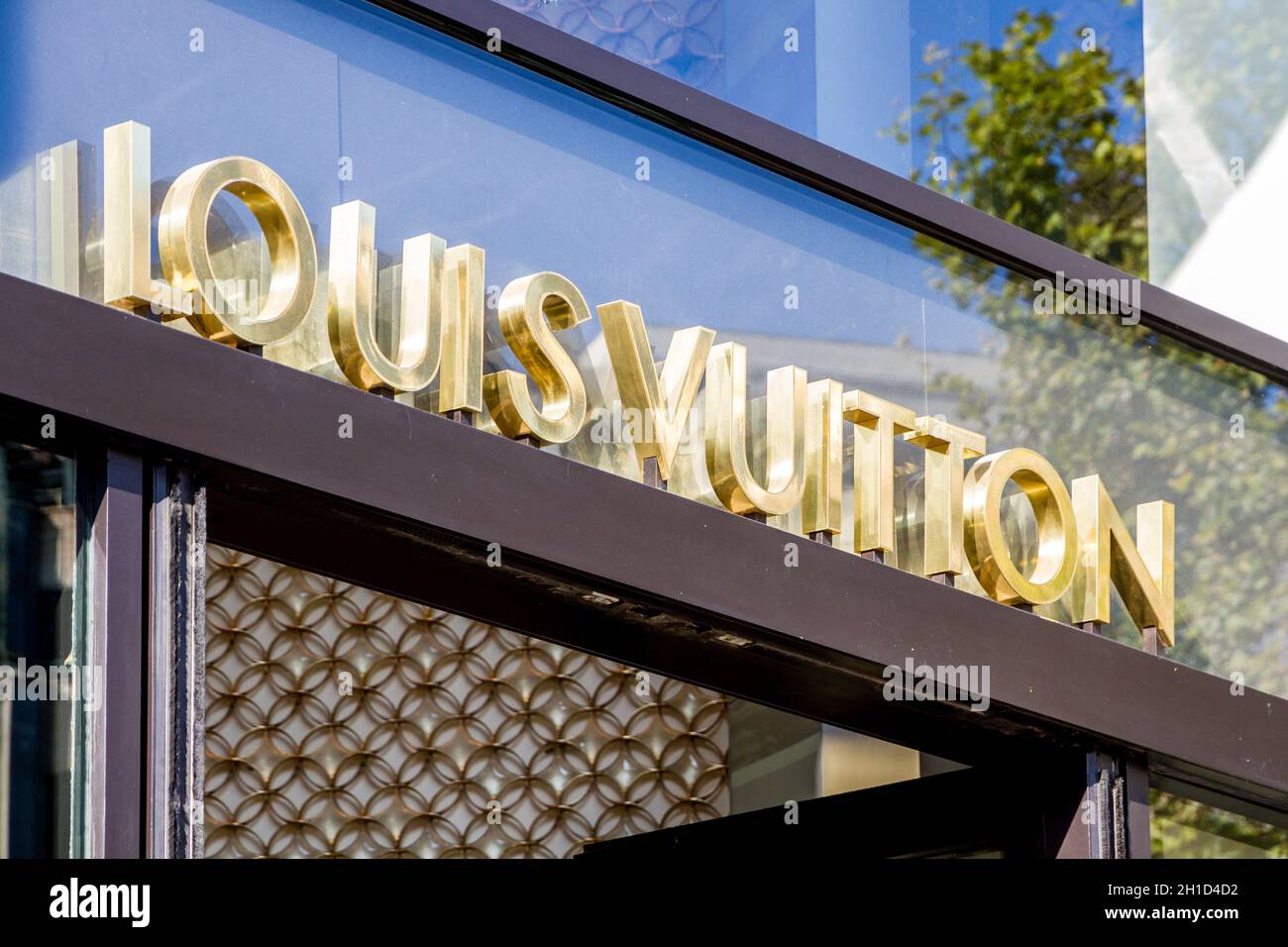 LVMH acquista l'edificio Vuitton sugli Champs-Elysées