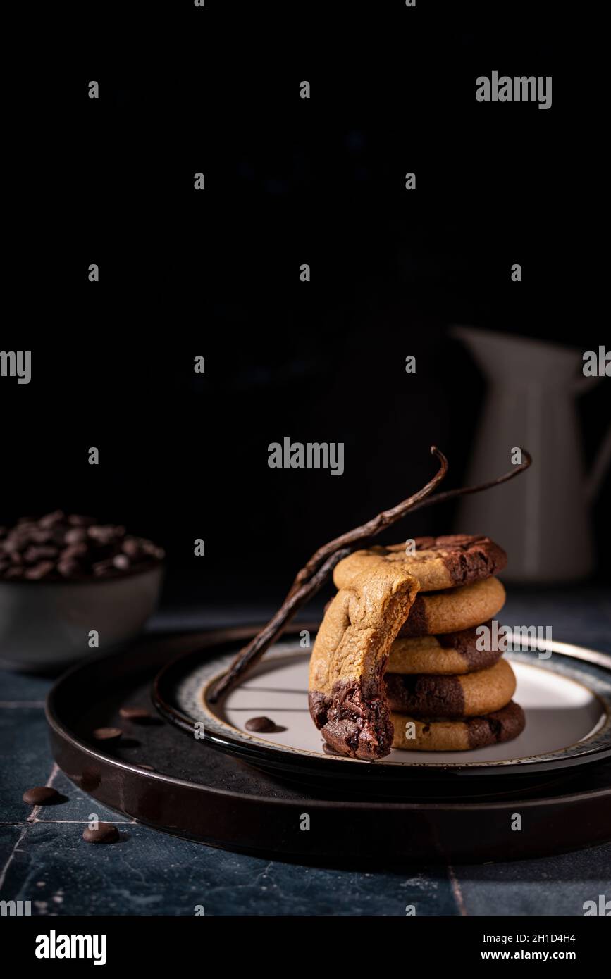 Biscotti doppi al cioccolato e alla vaniglia Foto Stock