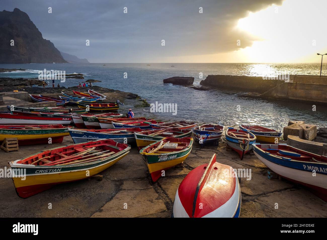 Ponta do Sol/Capo Verde - 12 agosto 2018 - Porto al tramonto sull'isola di Santo Antao Foto Stock