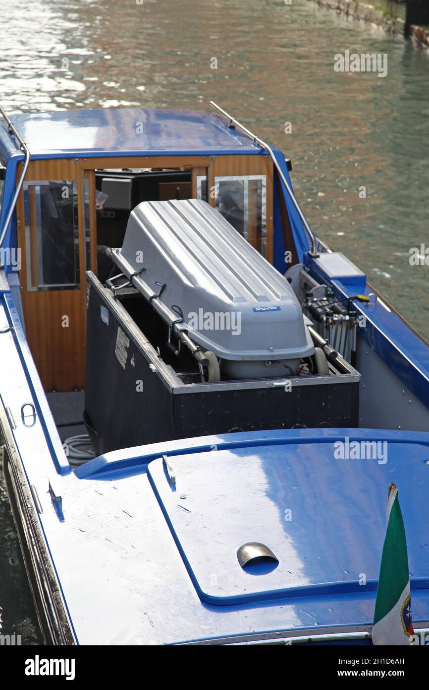 Venezia, Italia - 18 dicembre 2012: Crociera con funerale a Venezia. Foto Stock