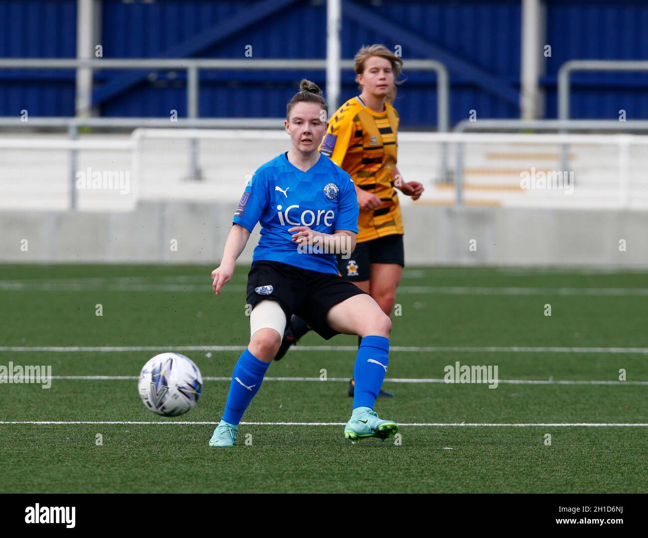 BILLERICAY, INGHILTERRA - OTTOBRE 17: George Horton di Billericay Town Ladies durante la fa Women's National League Division un sud-est tra Biller Foto Stock