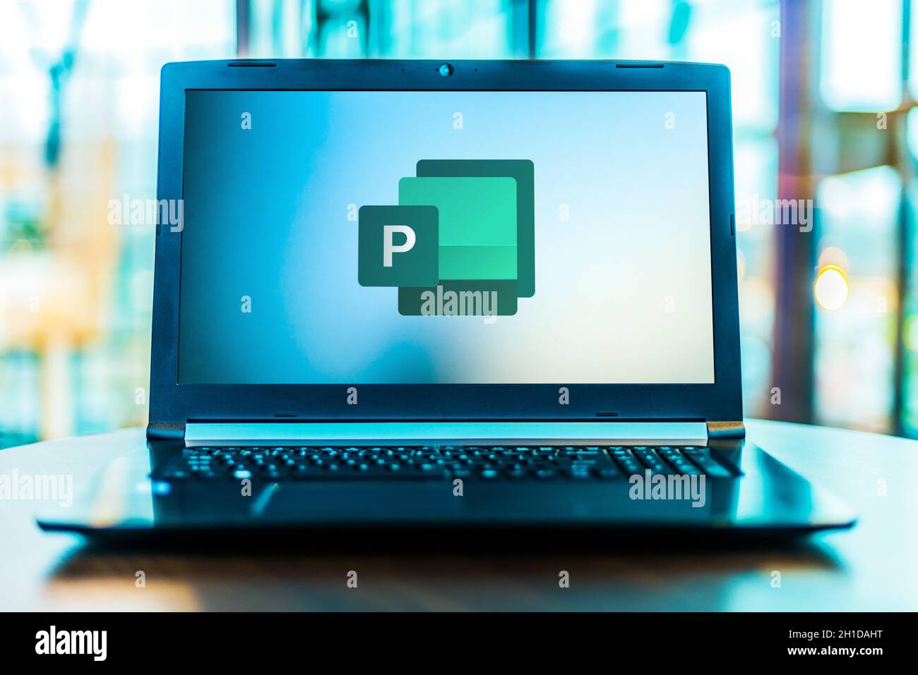 POZNAN, POL - 24 MARZO 2020: Computer portatile con logo di Microsoft Publisher, un'applicazione di desktop publishing, parte del software della famiglia Office Foto Stock