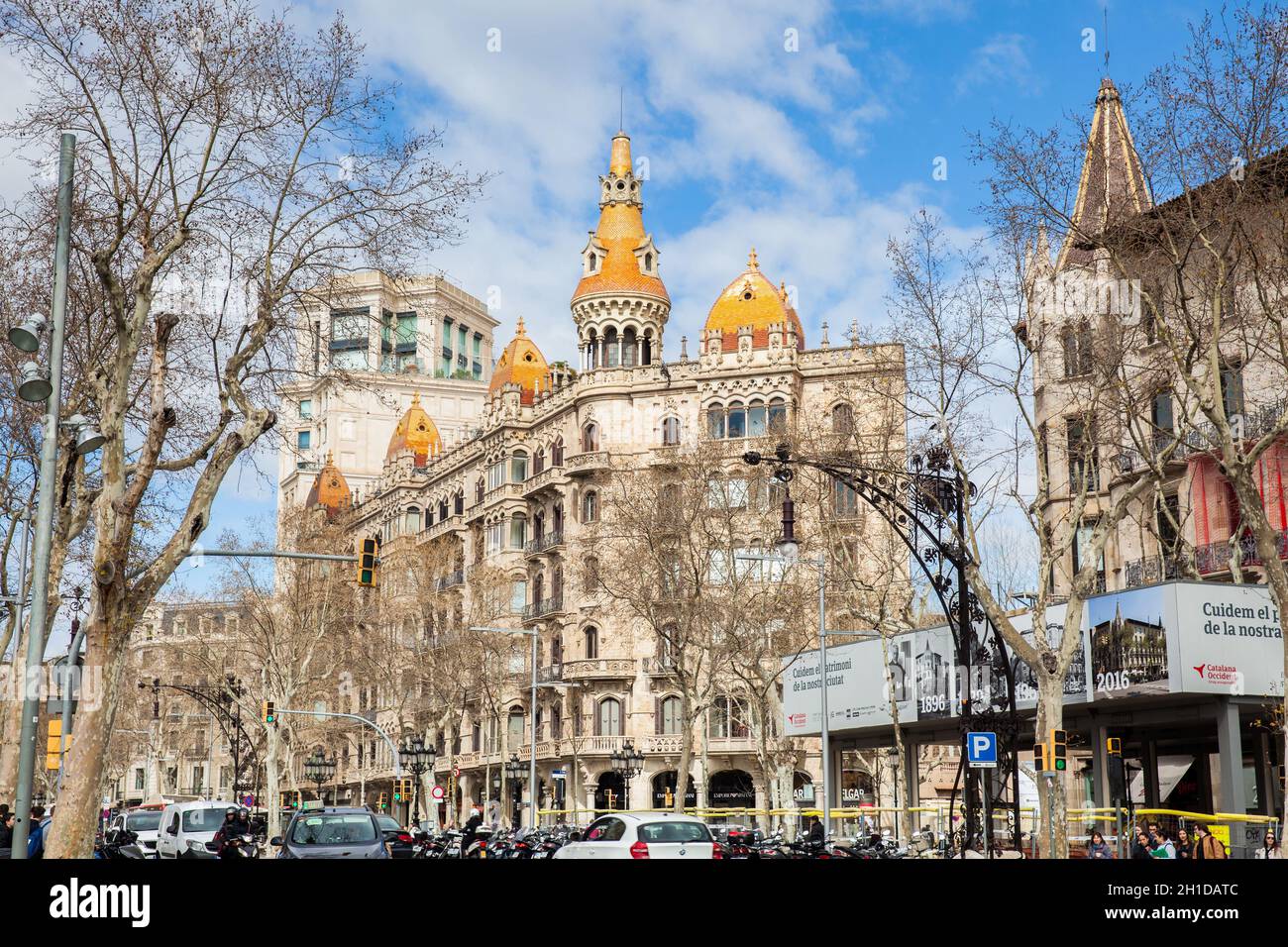 Barcellona - Marzo 2018: Gran Via de les Corts Catalanes fino a Barcellona Spagna Foto Stock