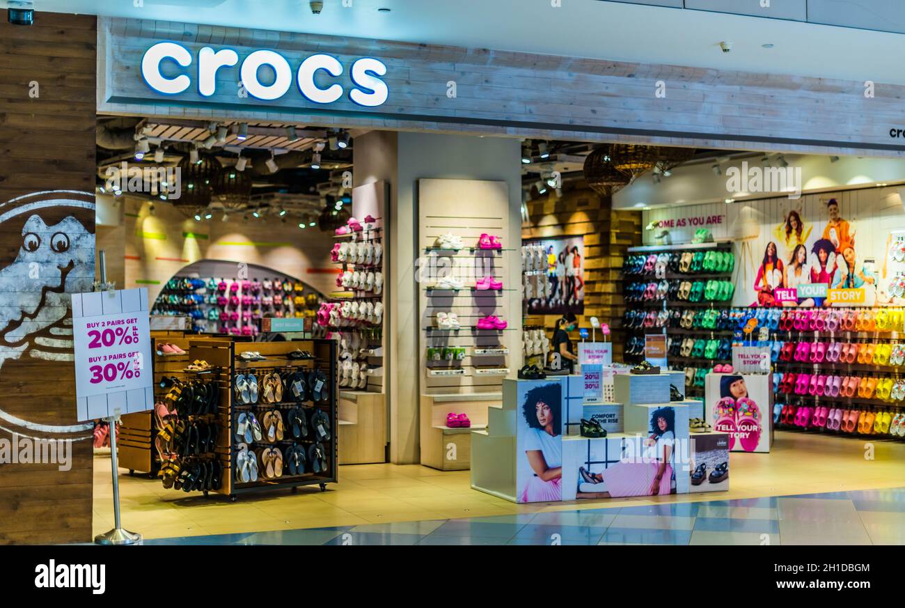 Crocs store immagini e fotografie stock ad alta risoluzione - Alamy