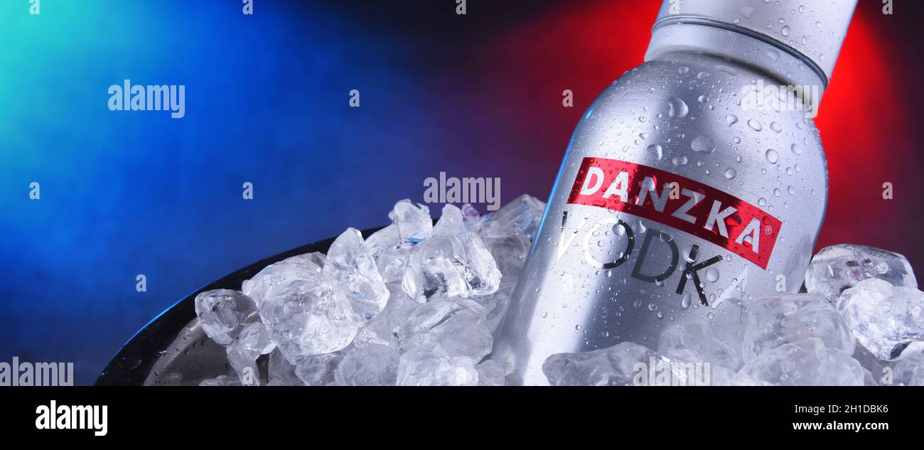 POZNAN, POL - 21 NOVEMBRE 2019: Bottiglia di Danzka, un marchio di vodka danese di proprietà di Belvedere SA (Francia) Foto Stock