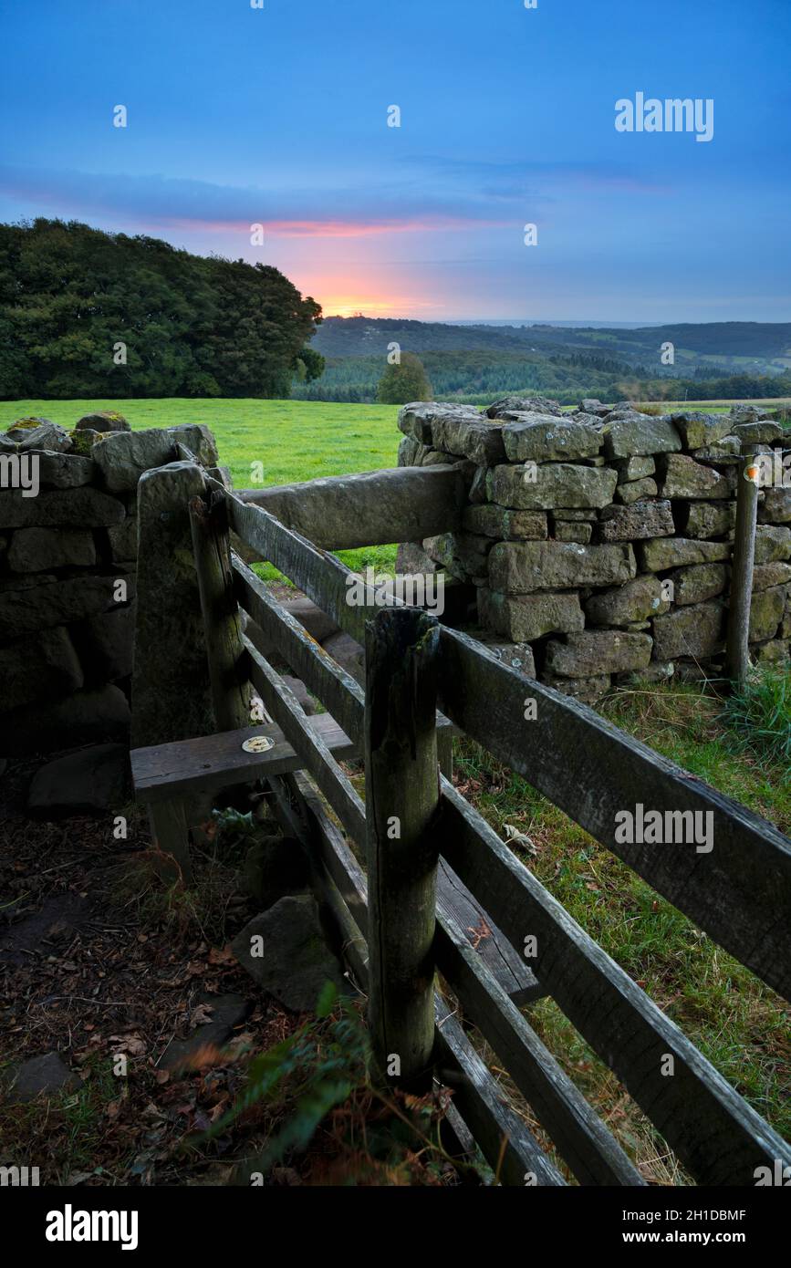 Sia in pietra che in legno nei pressi di Llandogo, nella valle di Wye. Foto Stock