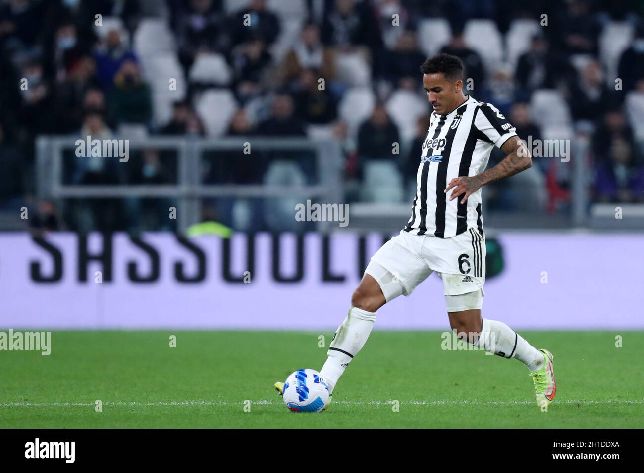 Danilo Luiz da Silva della Juventus FC controlla la palla durante la Serie A partita tra Juventus FC e AS Roma Foto Stock