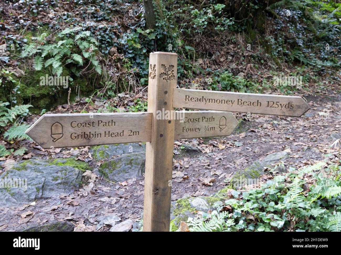 Segui le indicazioni per South West Coast Path a Fowey, Cornwall South Coast, Cornwall UK Foto Stock