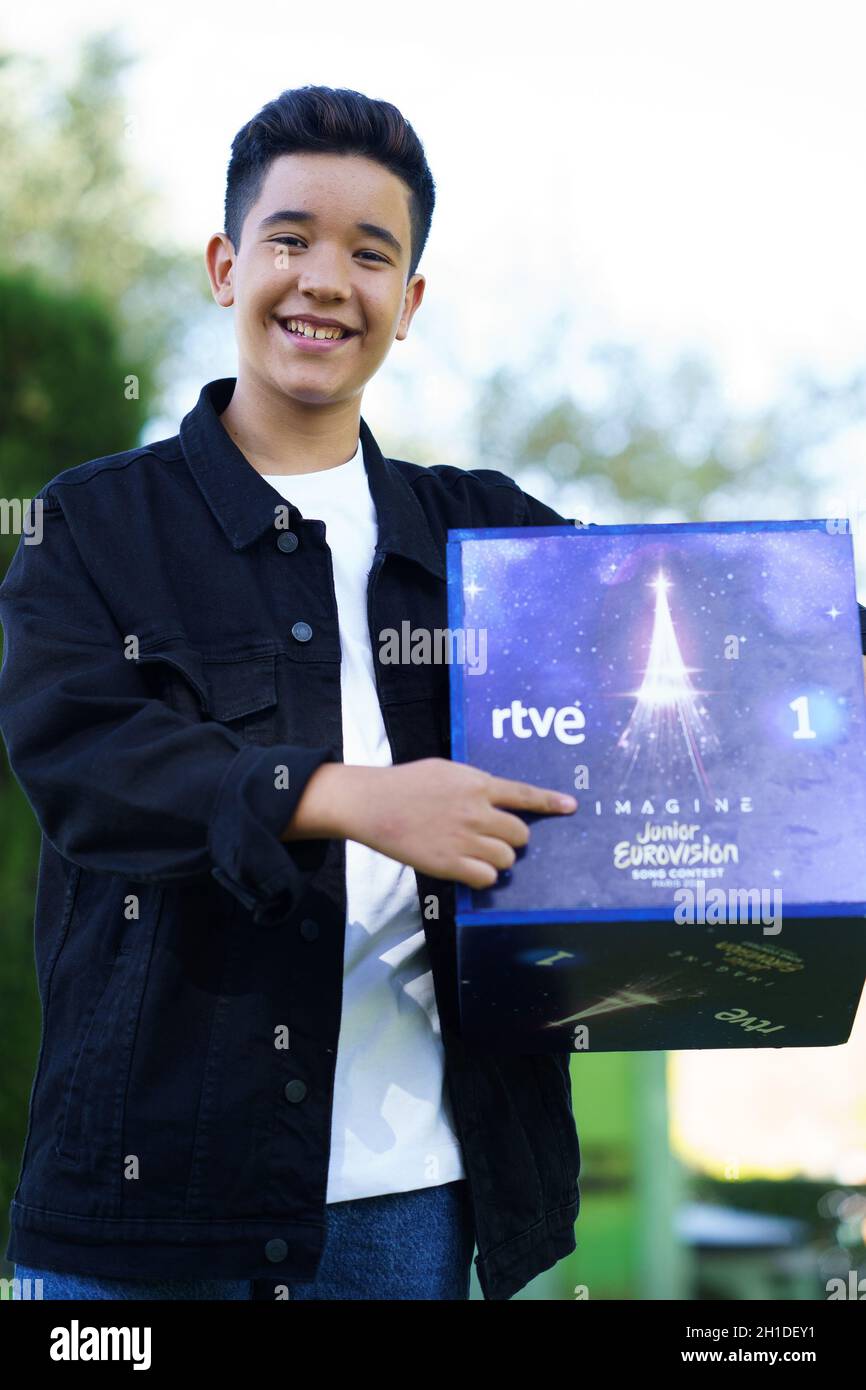 Madrid, Spagna. 18 Ott 2021. Il cantante Levi Diaz si pone durante la sua presentazione di lui come rappresentante della Spagna per Eurovisione Junior 2021 a Madrid. Credit: SOPA Images Limited/Alamy Live News Foto Stock