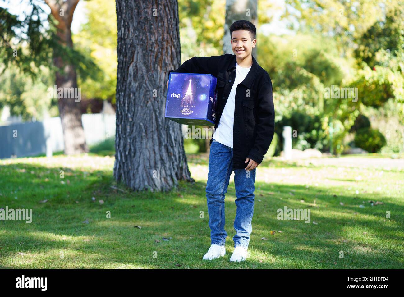 Madrid, Spagna. 18 Ott 2021. Il cantante Levi Diaz si pone durante la sua presentazione di lui come rappresentante della Spagna per Eurovisione Junior 2021 a Madrid. Credit: SOPA Images Limited/Alamy Live News Foto Stock