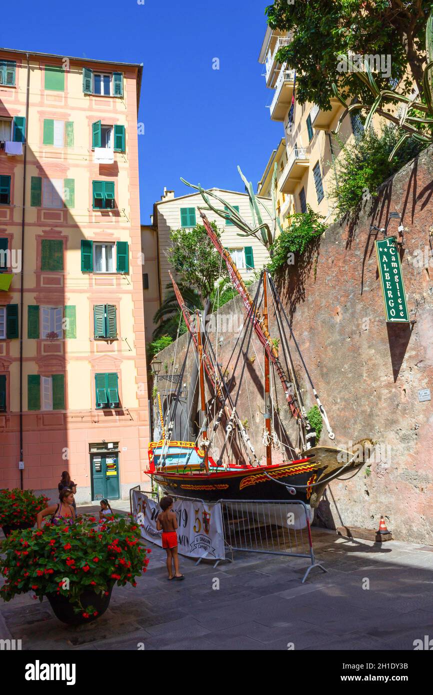 Camogli, Italia - 15 settembre 2019: Il piccolo yacht a Camogli a Genova Foto Stock