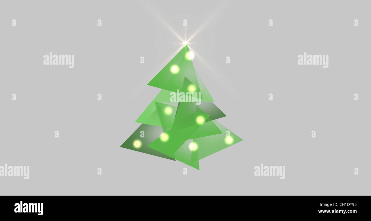 Immagine di un albero di Natale viola brillante e decorazioni di Natale su sfondo grigio Foto Stock