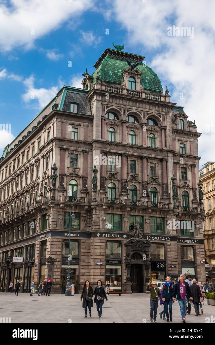 VIENNA, Austria - Aprile 2018: Il bellissimo ed antico Palais equa situato a Stephansplatz Foto Stock