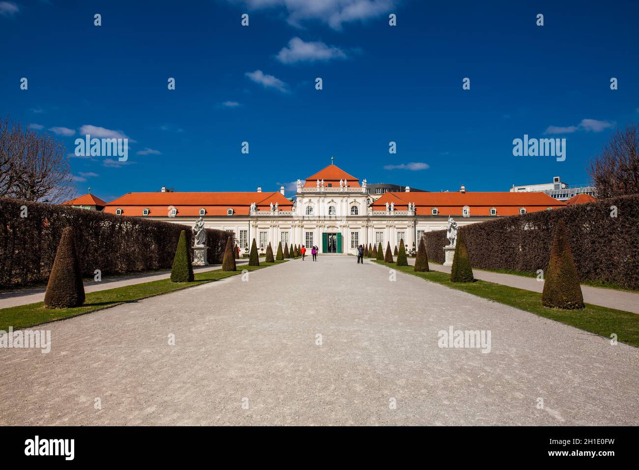 VIENNA, Austria - Aprile 2018: abbassare il palazzo Belvedere in uno splendido inizio giornata di primavera Foto Stock