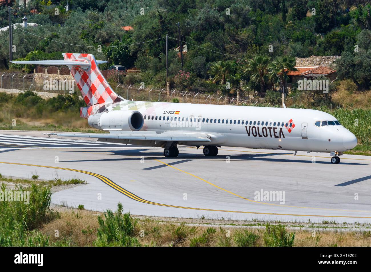 Skiathos, Grecia – 29 luglio 2019: Volotea Boeing 717 aereo all'aeroporto di Skiathos (JSI) in Grecia. Boeing è un produttore americano di aeromobili headqua Foto Stock