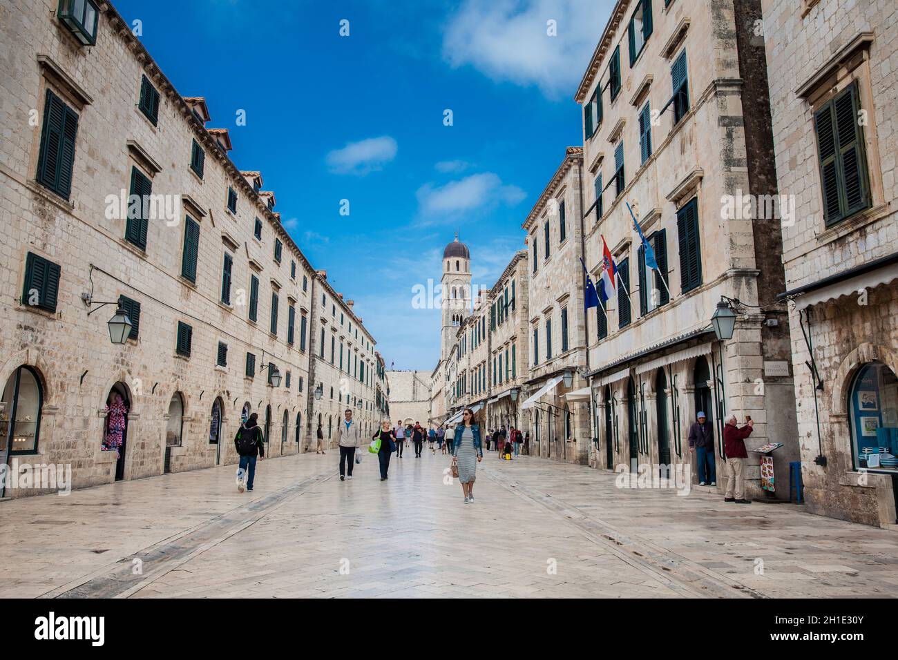 DUBROVNIK CROAZIA - aprile, 2018: i turisti a Stradun street nella Città Vecchia di Dubrovnik Foto Stock