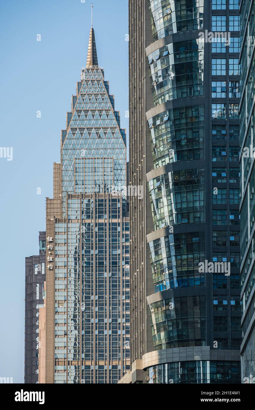 Chongqing, Cina - Agosto 2019 : moderno edificio di alto livello commerciale e commerciale nella città di Chongqing Foto Stock