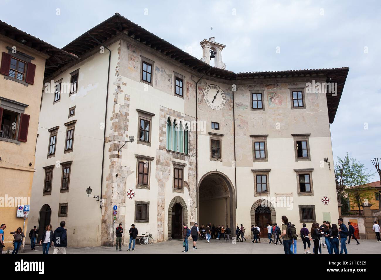 PISA, Italia - Aprile 2018: Palazzo dell Orologio chiamato anche Torre della Muda o della fama si trova presso la Piazza dei Cavalieri a Pisa e costruito sul 12t Foto Stock