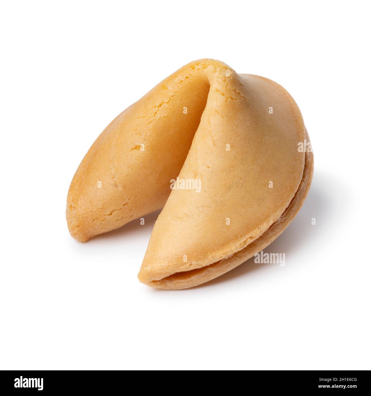 Singolo biscotto cinese della fortuna isolato su sfondo bianco Foto Stock