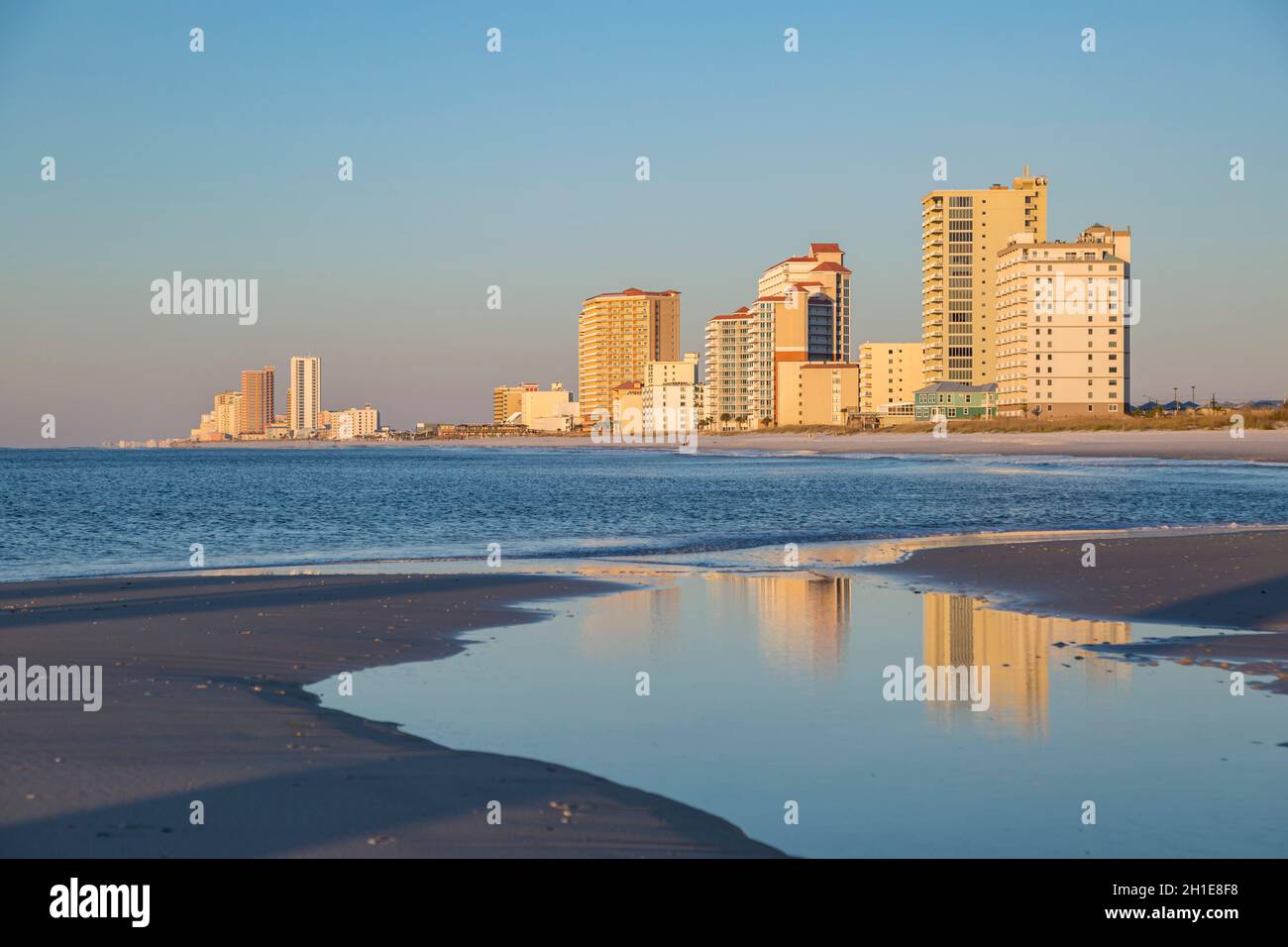 Alberghi e condomini lungo la costa del Golfo a Gulf Shores, Alabama Foto Stock