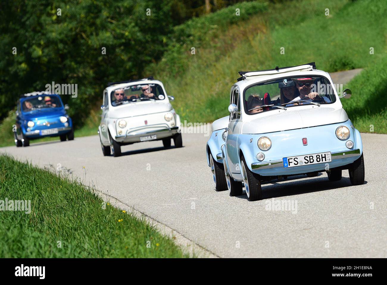 Jedes Jahr Anfang Juli treffen sich Liebhaber von Puch 500, Fiat 500 und Steyr-Fiat 500 in Vorchdorf (Oberösterreich) , um ihre alten Autos zu präsent Foto Stock