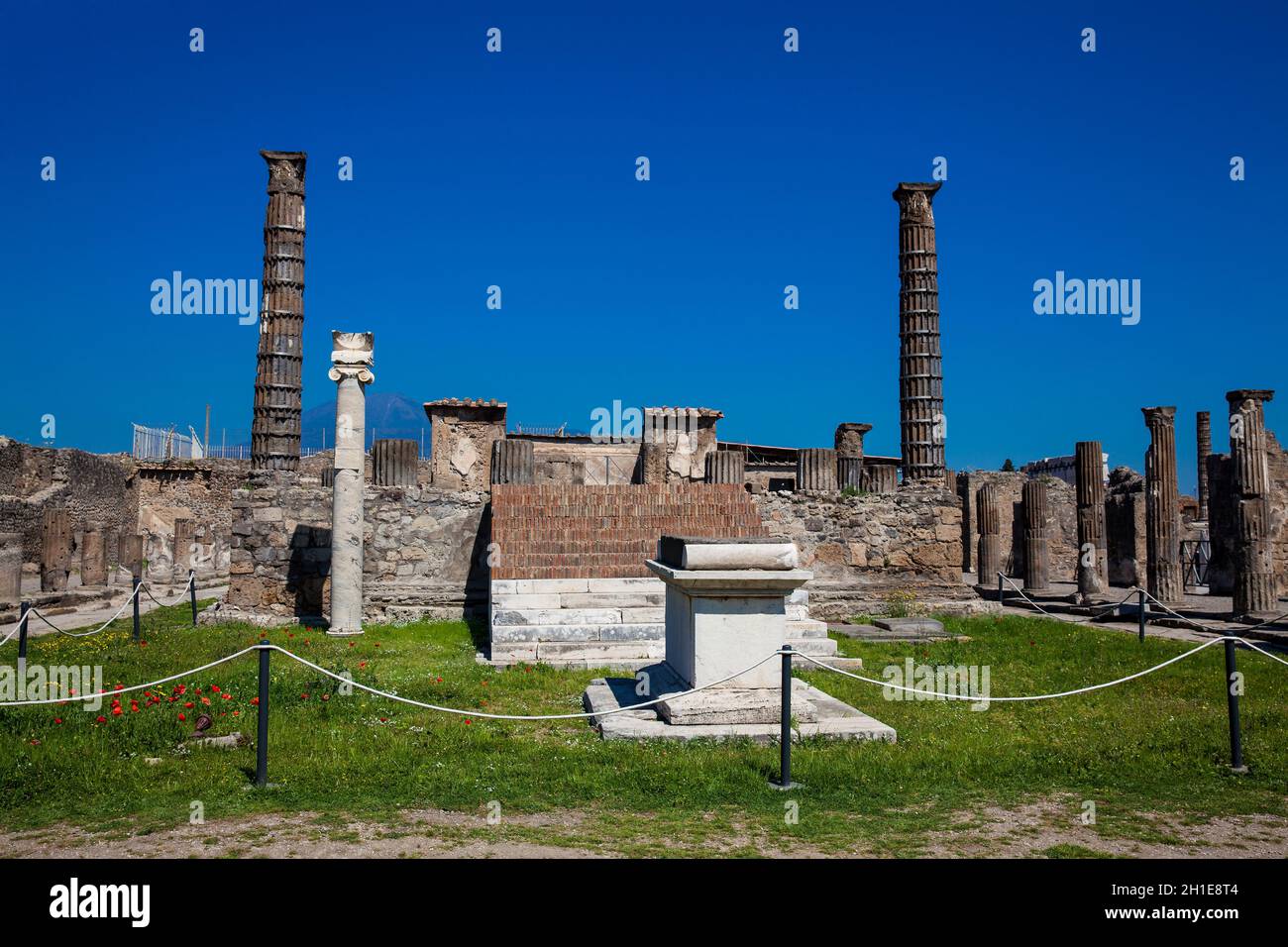 Rovine dell'antico Tempio di Apollo con bronzo statua di Apollo a Pompei Foto Stock