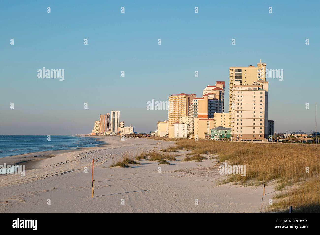 Alberghi e condomini lungo la costa del Golfo a Gulf Shores, Alabama Foto Stock