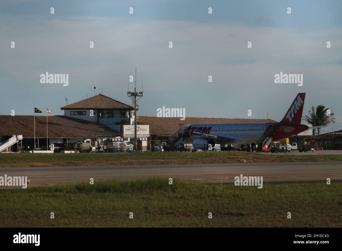 porto seguro, bahia / brasile - 23 novembre 20103: Airbus - A-320 di Tam Linhas Aereas è visto durante all'aeroporto della città di Porto Seguro. Foto Stock