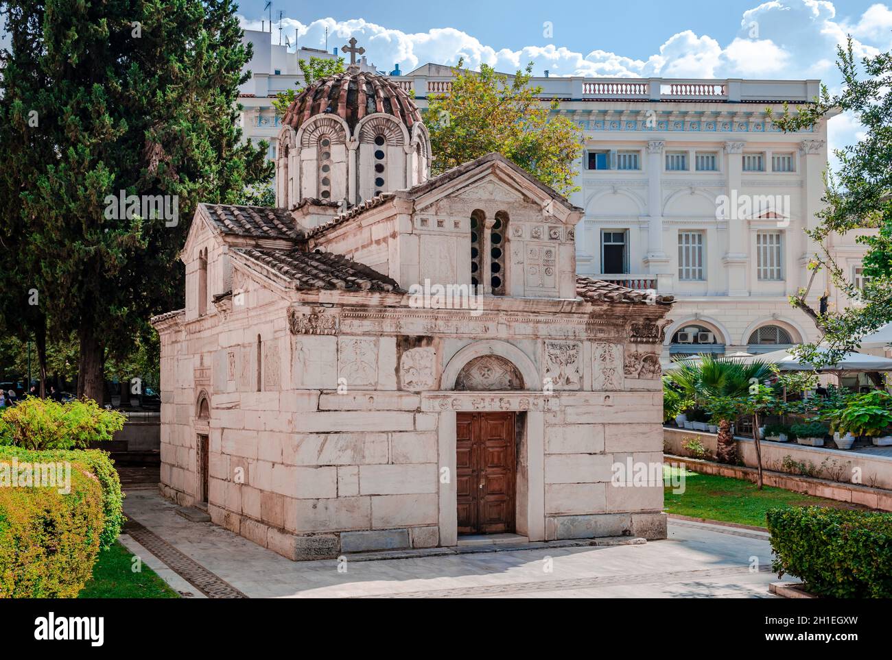 La piccola metropoli o Sant'Eleutherio, una chiesa bizantina situata in piazza Mitropoleos, vicino alla Cattedrale Metropolitana di Atene, in Grecia Foto Stock