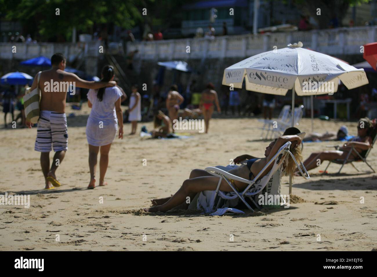 salvador, bahia / brasile - 22 aprile 2014: Si vedono persone alla spiaggia di Porto da barra nella città di Salvador. *** Local Caption *** Foto Stock