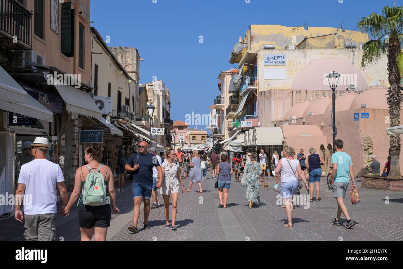 Touristen, Chalidon-Straße, Evraiki-Viertel, Chania, Kreta, Griechenland Foto Stock