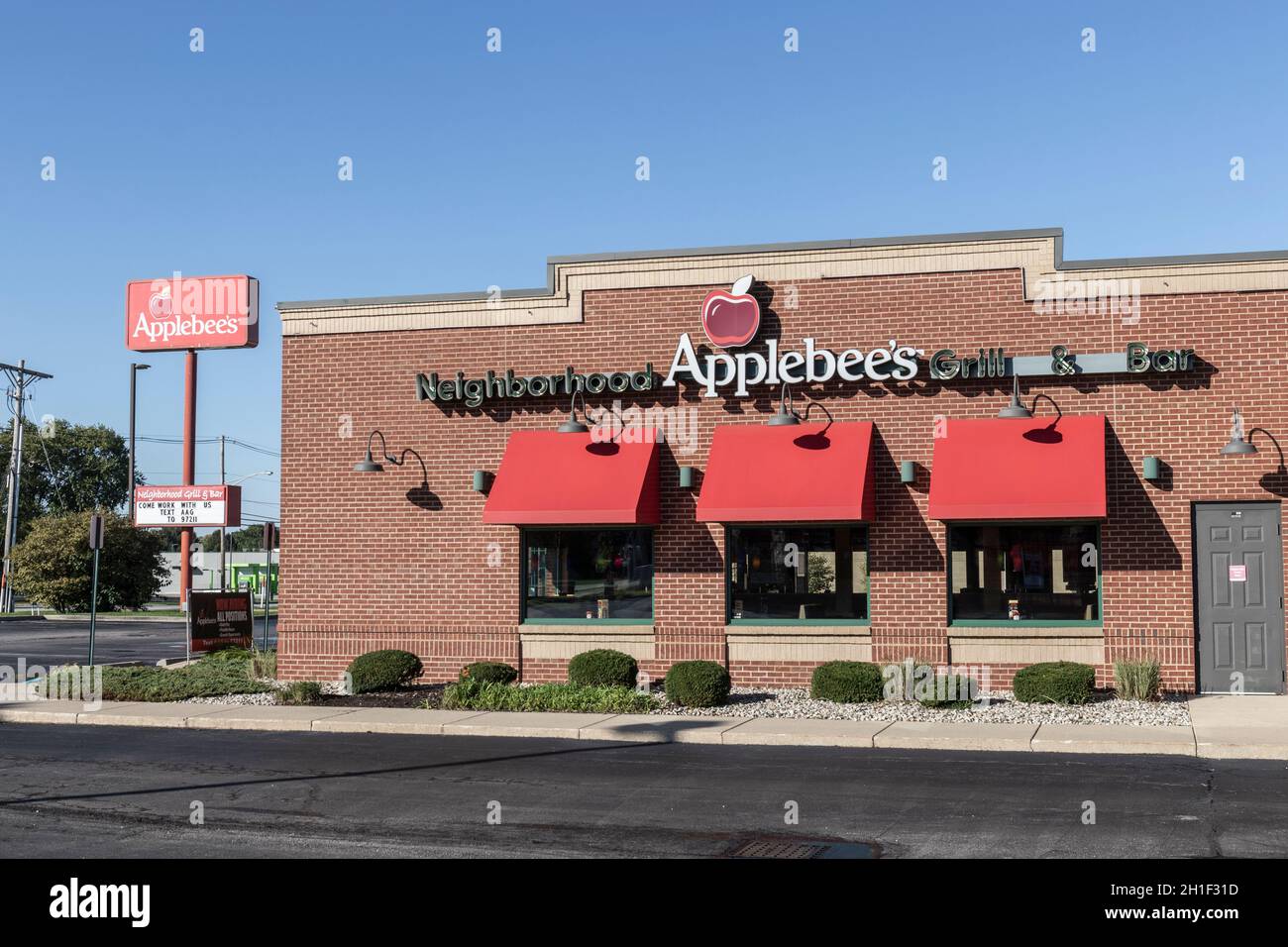 Frankfort - circa Ottobre 2021: Applebee's Neighborhood Grill and Bar Ristorante informale. Applebee's è una filiale di Dine Brands Global. Foto Stock