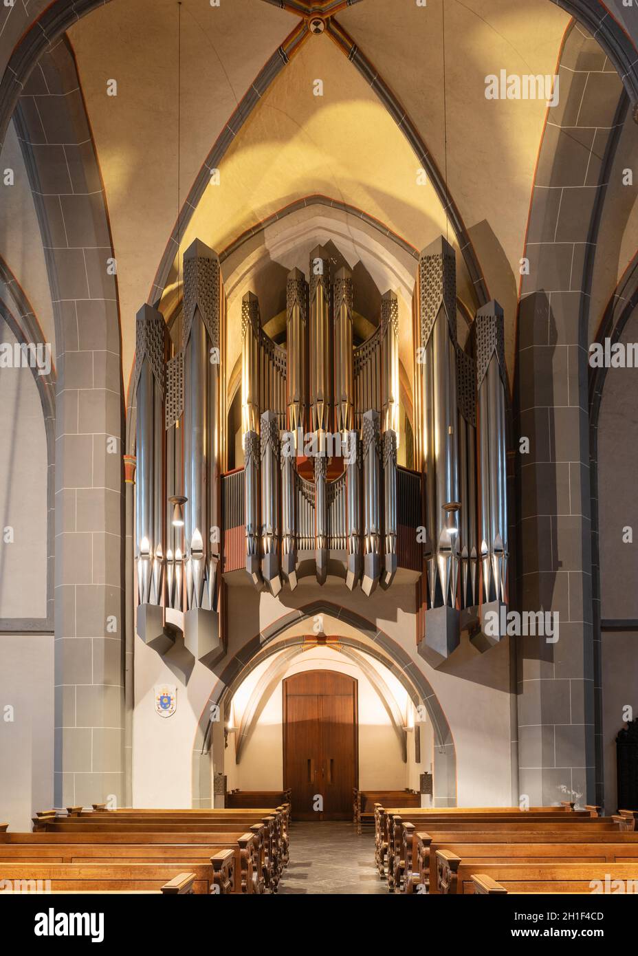 DUSSELDORF, GERMANIA - 7 NOVEMBRE 2019: Organo della Chiesa di San Lambertus il 7 novembre 2019 a Dusseldorf, Germania Foto Stock