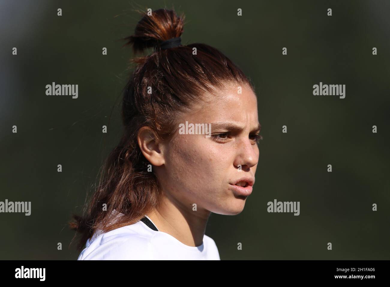 Sesto San Giovanni, Milano, Italia. 16 ottobre 2021. Manuela Giugliano di AS Roma durante la Serie a Femminile allo Stadio Ernesto Breda, San Giovanni. Il credito dovrebbe essere: Jonathan Moscarop/Sportimage Credit: Sportimage/Alamy Live News Foto Stock