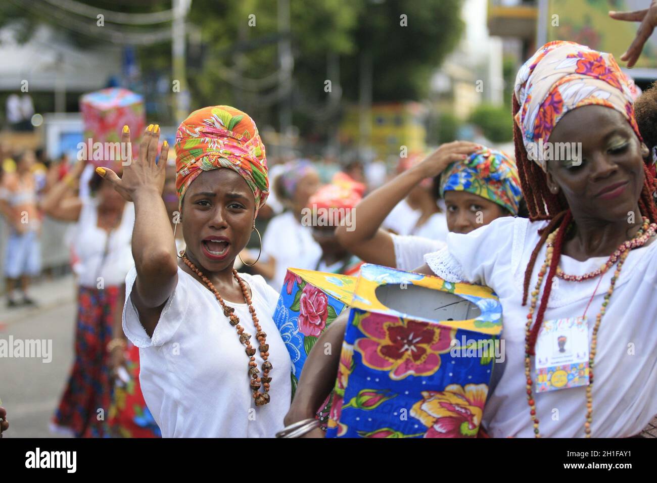 salvador, bahia / brasile - 24 febbraio 2017: I membri del gruppo culturale Itapua Ganhadeiras sono visti durante la presentazione al Carnevale in cit Foto Stock