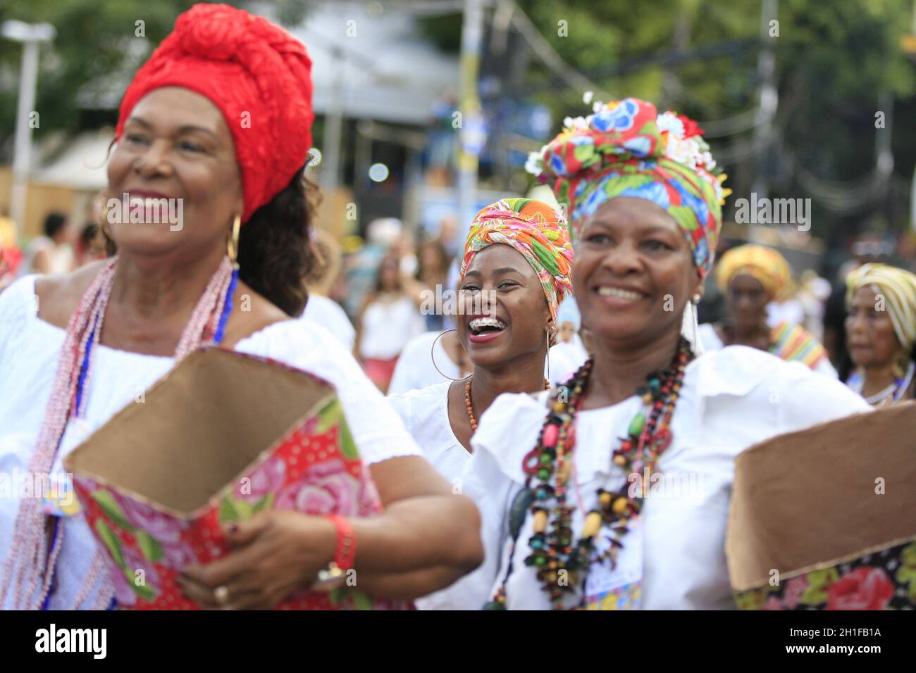 salvador, bahia / brasile - 24 febbraio 2017: I membri del gruppo culturale Itapua Ganhadeiras sono visti durante la presentazione al Carnevale in cit Foto Stock