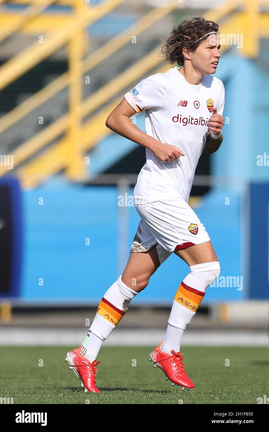 Sesto San Giovanni, Milano, Italia. 16 ottobre 2021. Elena Linari di AS Roma durante la Serie a Femminile allo Stadio Ernesto Breda, San Giovanni. Il credito dovrebbe essere: Jonathan Moscarop/Sportimage Credit: Sportimage/Alamy Live News Foto Stock