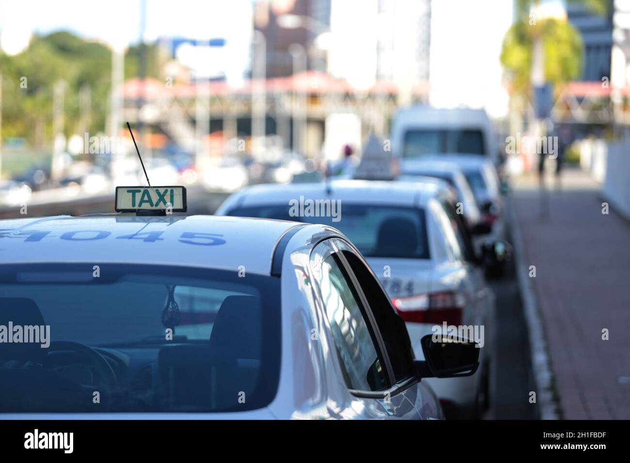 Parcheggio per veicoli - 2 marzo 2018: La coda dei taxi si trova nella città di Salvador. *** Local Caption *** Foto Stock