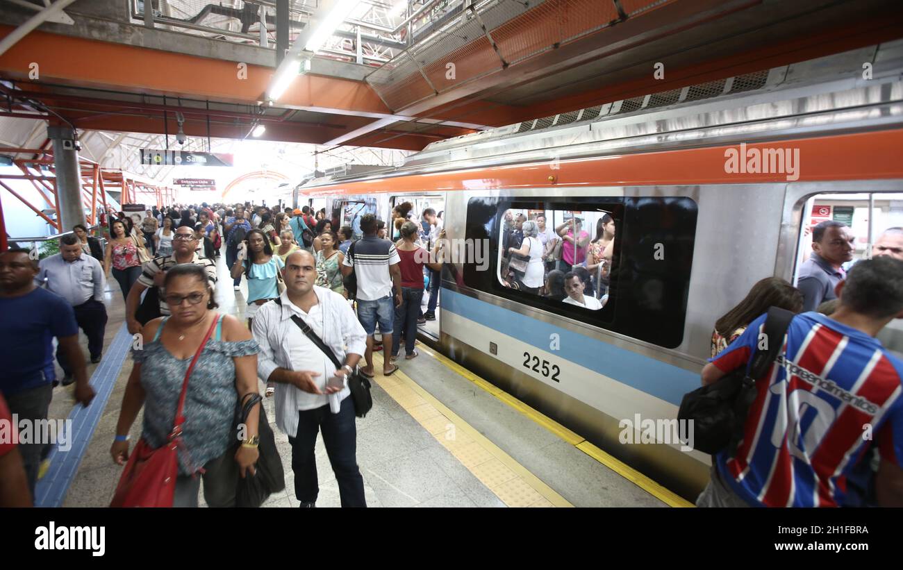 salvador, bahia / brasile - 25 settembre 2017: Spostamento dei passeggeri alla stazione della metropolitana Salvador linea 2 Retiro. *** Local Caption *** Foto Stock