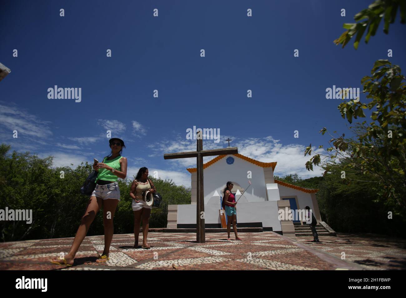 salvador, bahia / brasile - 31 gennaio 2018: La gente è vista alla chiesa di Nossa Senhora de Gaudalupe sull'isola dei Frati. *** Local Caption *** Foto Stock