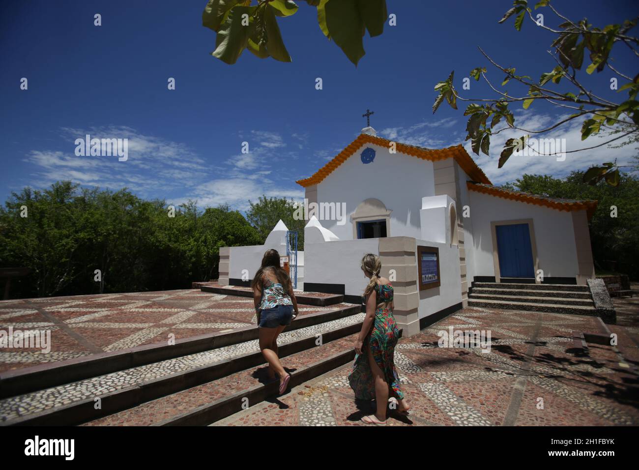 salvador, bahia / brasile - 31 gennaio 2018: La gente è vista alla chiesa di Nossa Senhora de Gaudalupe sull'isola dei Frati. *** Local Caption *** Foto Stock