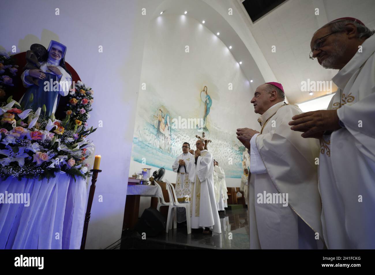 salvador, bahia / brasile - 13 agosto 2019: Messa solenne in onore di Santa Dulce dos Pobres, nel santuario religioso della città di Salvador. L Foto Stock