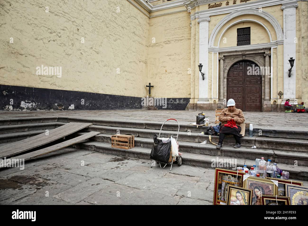 Commessa di fronte la Cattedrale di Lima e da Plaza de Armas. Perù Foto Stock