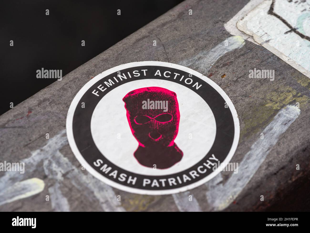 Azione femminista - adesivo Smash Patriarchy a Berlino, Germania, Europa Foto Stock