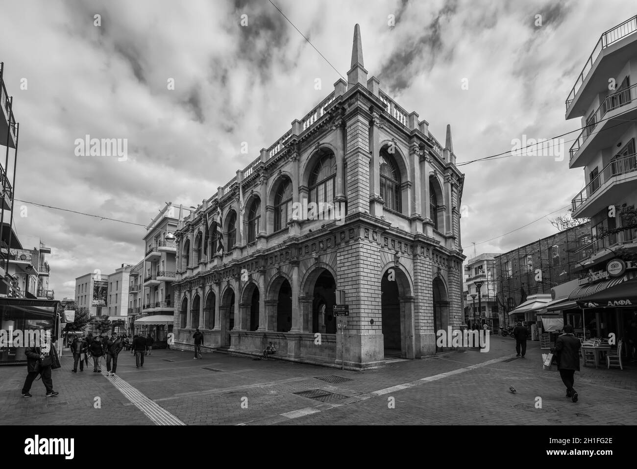 Heraklion, Creta, Grecia - 2 Novembre 2019: Municipio di Heraklion - Loggia veneziana sul centro della città vecchia. Ricostruita nel 1962. La fotografia in bianco e nero Foto Stock