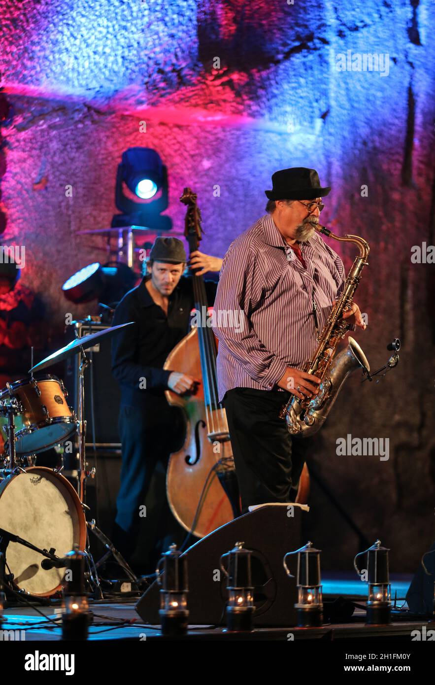 WIELICZKA, Polonia - 2 Novembre 2015: John Scofield e Joe Lovano Quartet riproduzione di musica dal vivo presso il Jazz Cracovia il giorno della commemorazione di tutti i defunti Festival nella Wielic Foto Stock