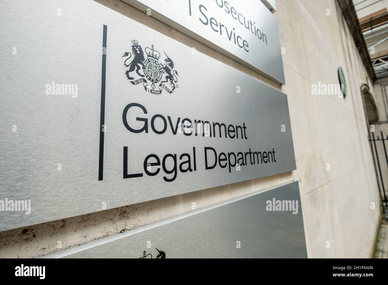 Westminster Londra- segnaletica dei Dipartmen legali del governo. Edificio governativo del Regno Unito Foto Stock