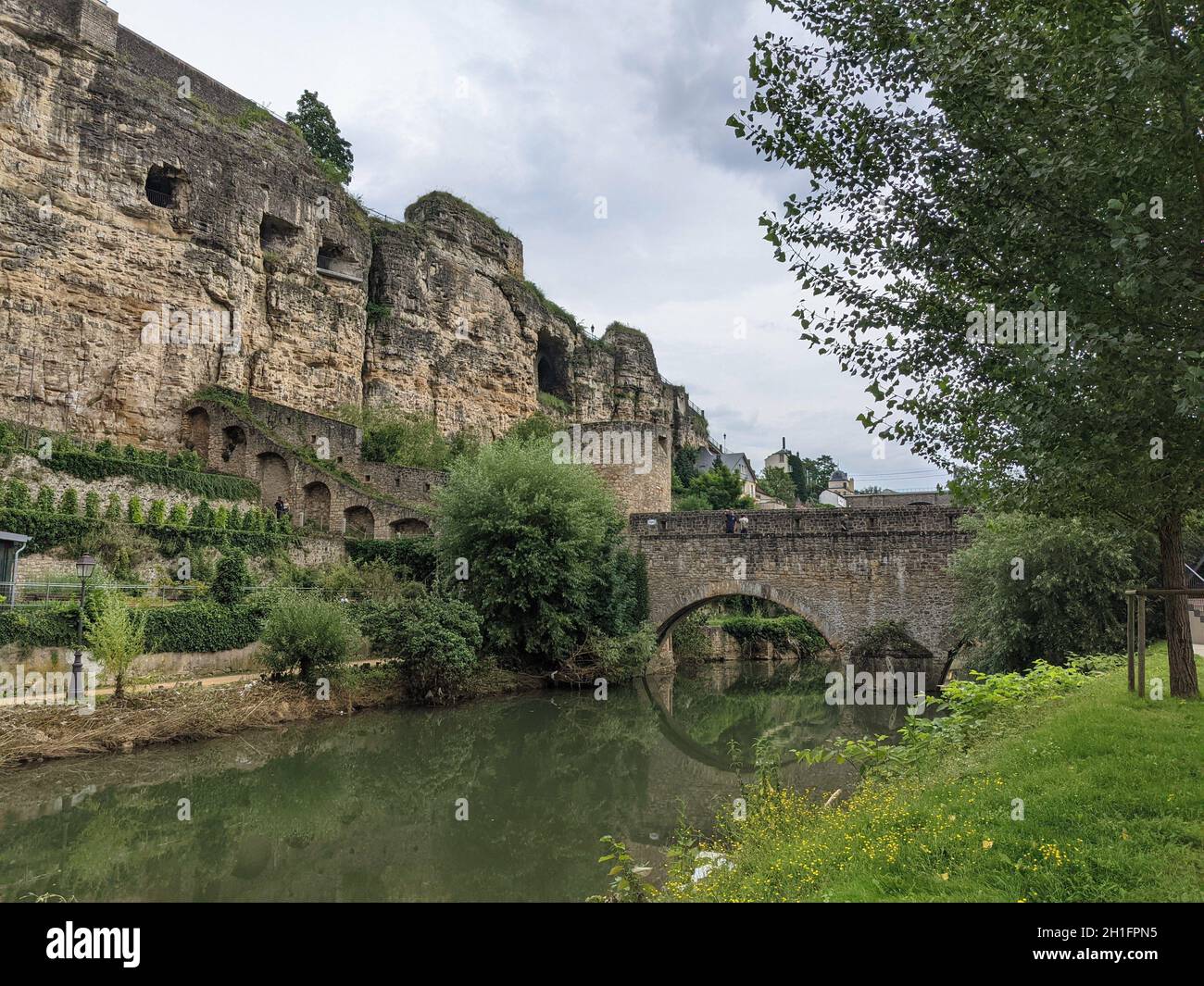 Bella vista di Casemates du Bock Lussemburgo sotto il cielo blu Foto Stock