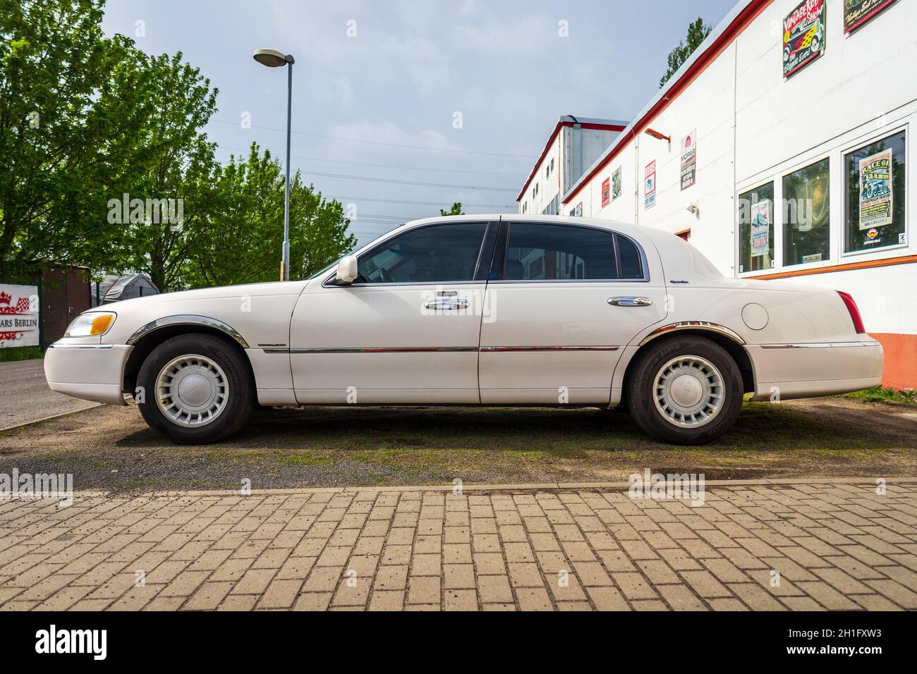 Berlino - Aprile 27, 2019: full-size auto di lusso Lincoln Town Car (di terza generazione) Foto Stock